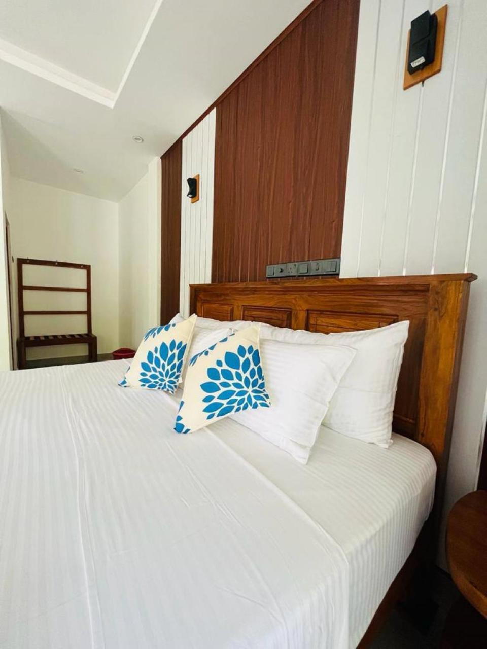 Nn Beach Resort & Spa Нилавели Екстериор снимка