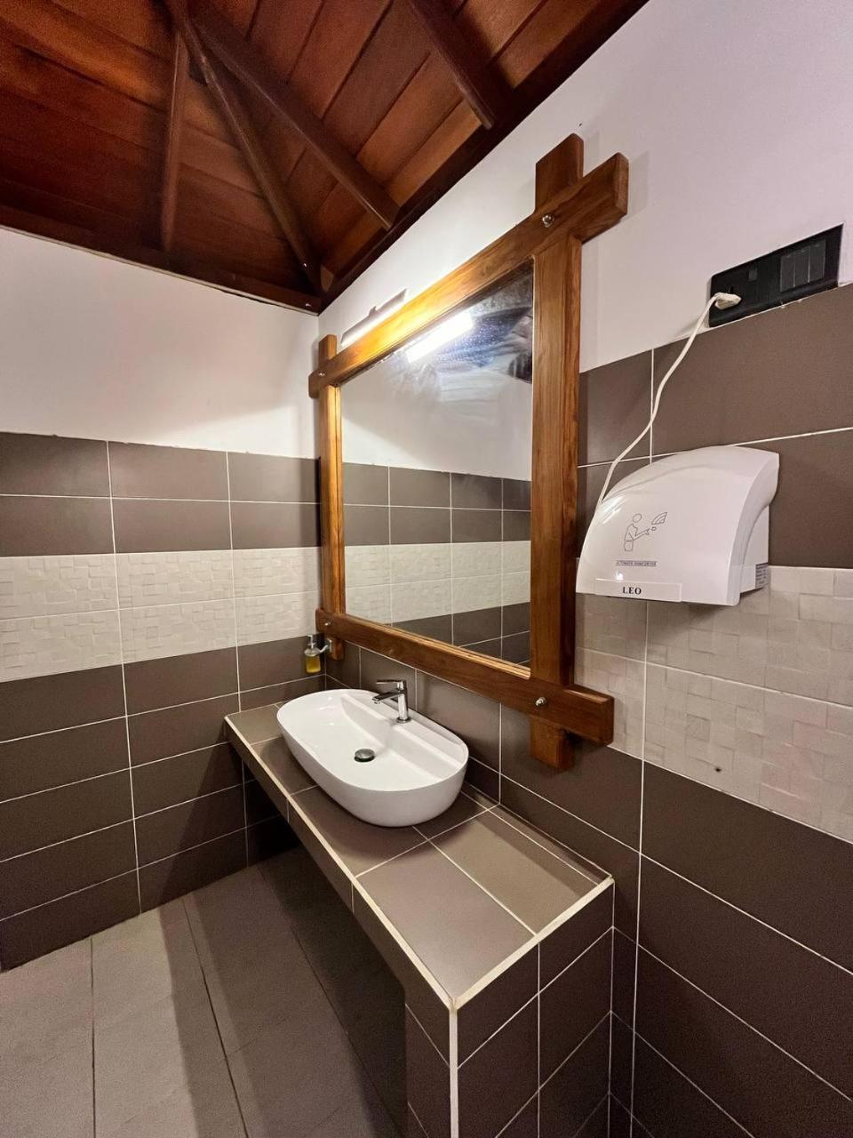 Nn Beach Resort & Spa Нилавели Екстериор снимка