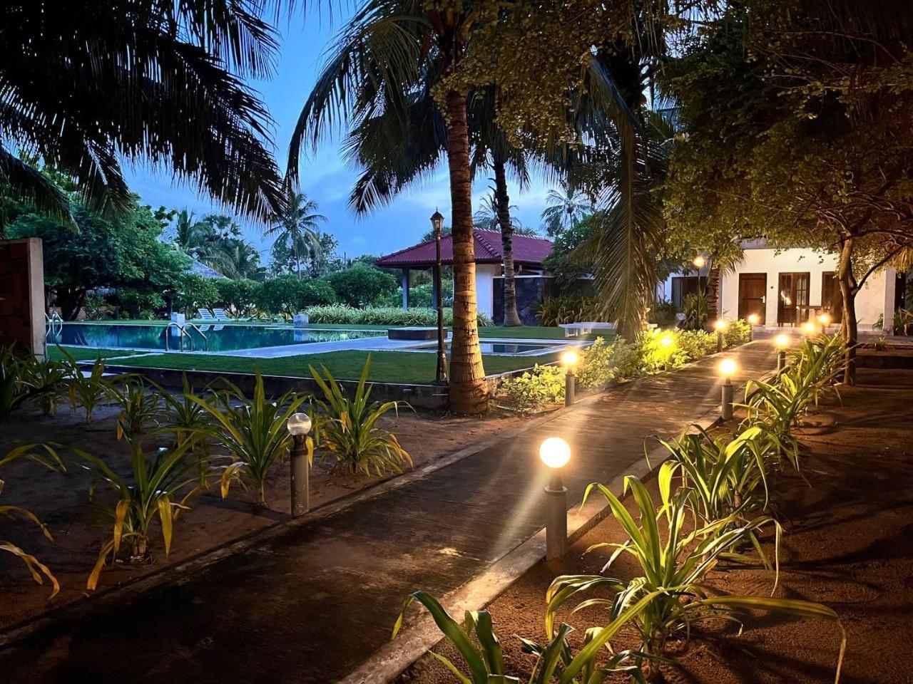 Nn Beach Resort & Spa Нилавели Екстериор снимка
