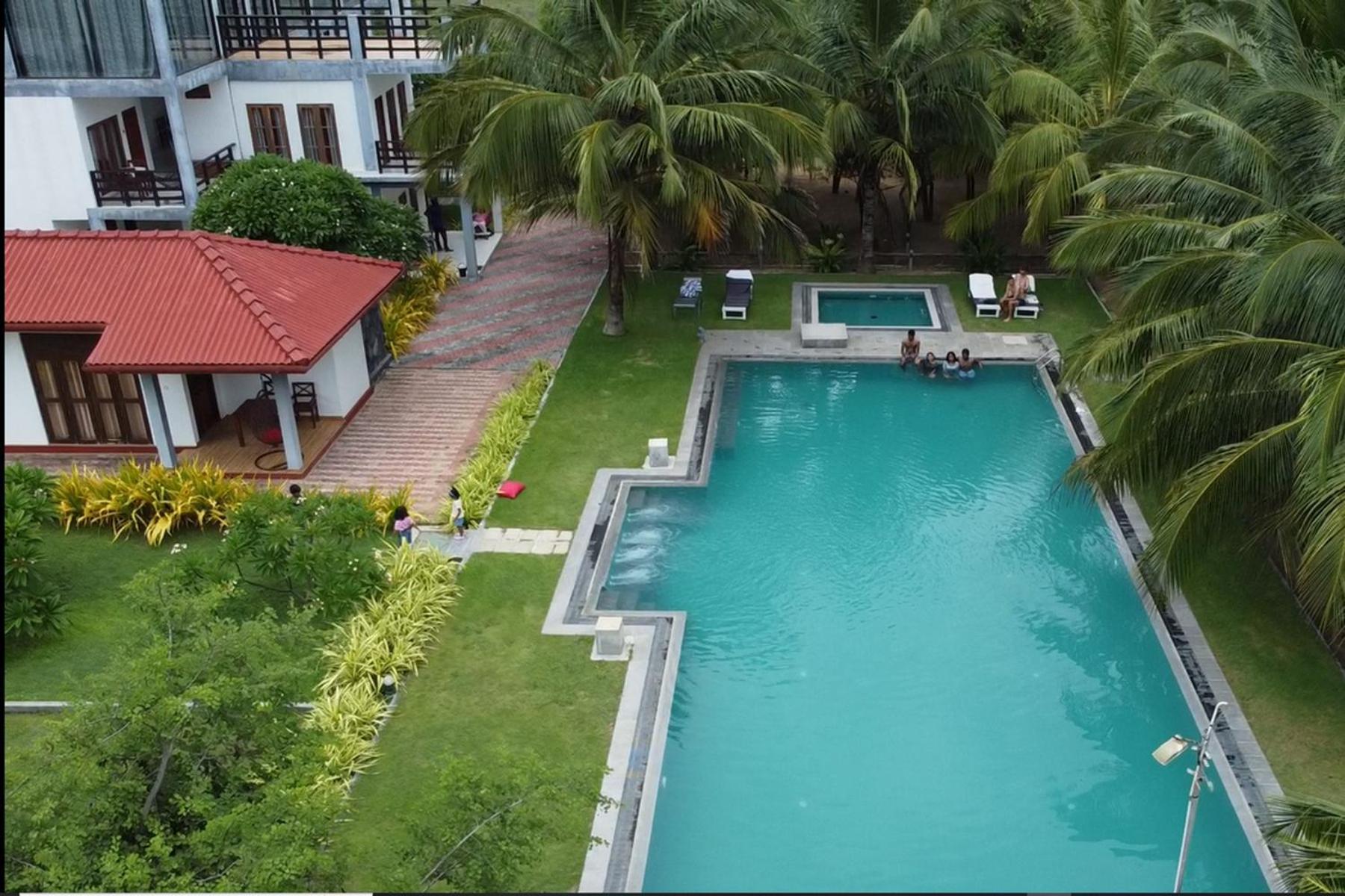 Nn Beach Resort & Spa Нилавели Екстериор снимка