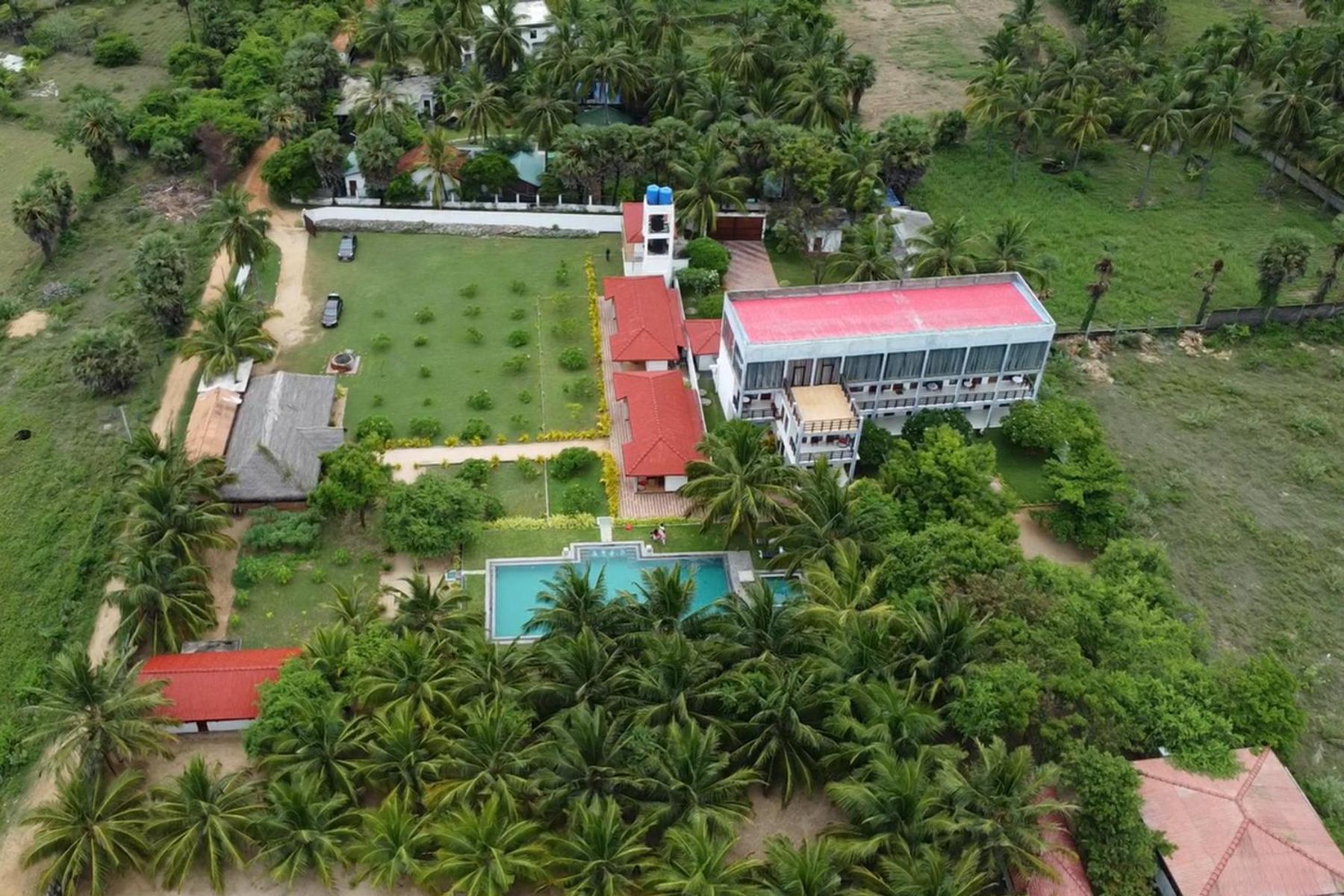 Nn Beach Resort & Spa Нилавели Екстериор снимка