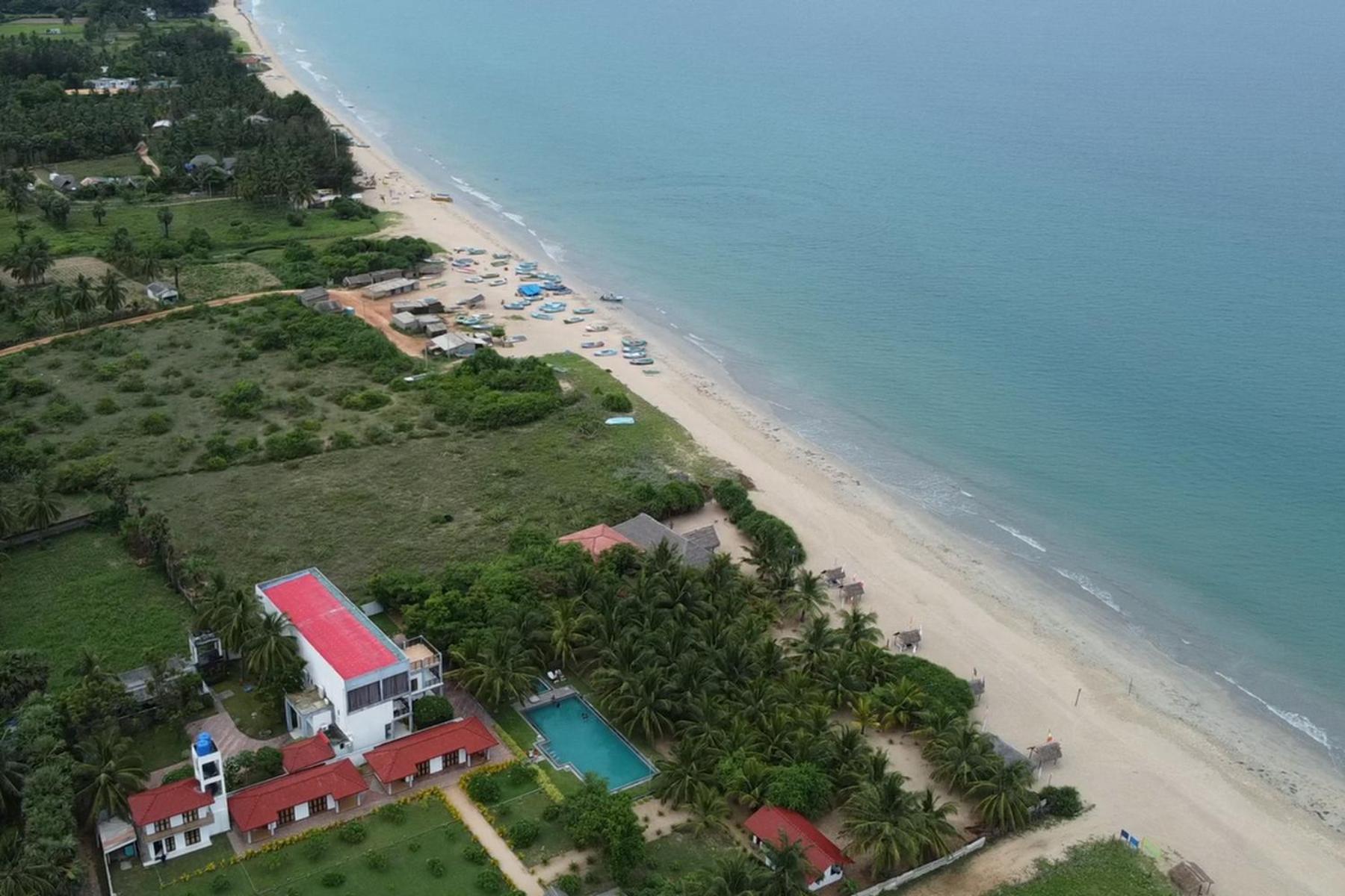 Nn Beach Resort & Spa Нилавели Екстериор снимка